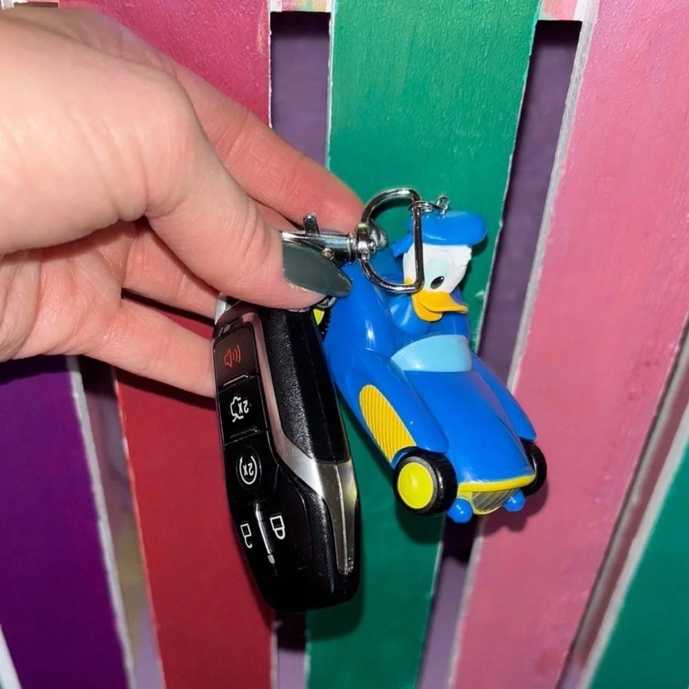 Blue Donald Duck Cartoon Car Keychain Toy